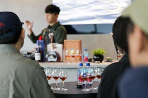 [르포]신차 체험부터 쿠킹, 꼬냑 클래스까지...디펜더 오너끼리 친구됐죠
