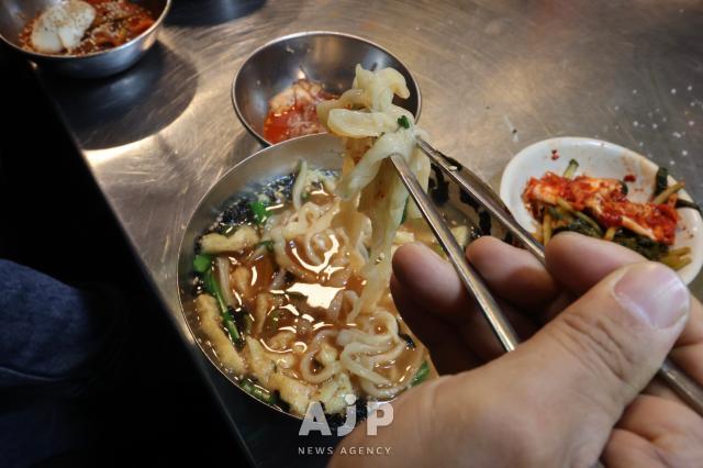 Kalguksu at Kalguksu Alley in Namdaemun Market Seoul May 27 2025 AJP Han Jun-gu