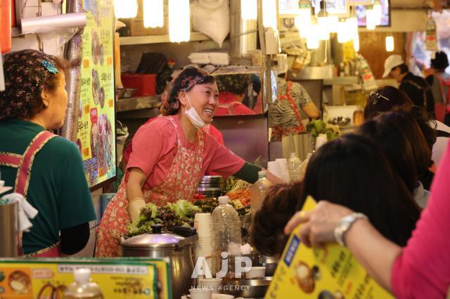Kalguksu Alley at Namdaemun Market in Seoul May 27 2025 AJP Han Jun-gu