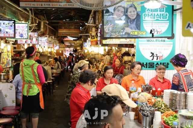 Kalguksu Alley at Namdaemun Market in Seoul May 27 2025 AJP Han Jun-gu