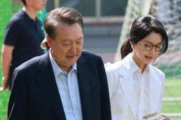 윤석열 전 대통령 부부 투표…검찰 수사 질문에 침묵