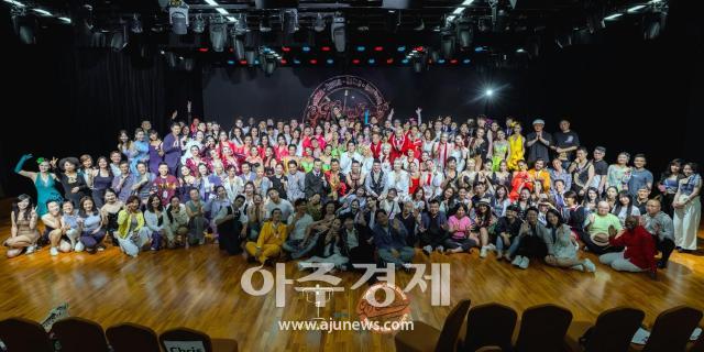 기념촬영으로 행사의 대미를 장식했다사진류형석 아주글로벌교류협회 대외협력국장