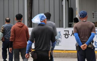 [통계로 보는 부동산] 미분양 누적·공사비 상승, 지방부터 7월 위기설 공포 확산