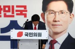 国民力量党候选人金文洙承认败选