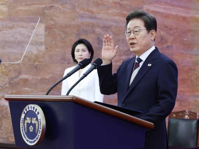 Business groups urge new president to focus on economic recovery