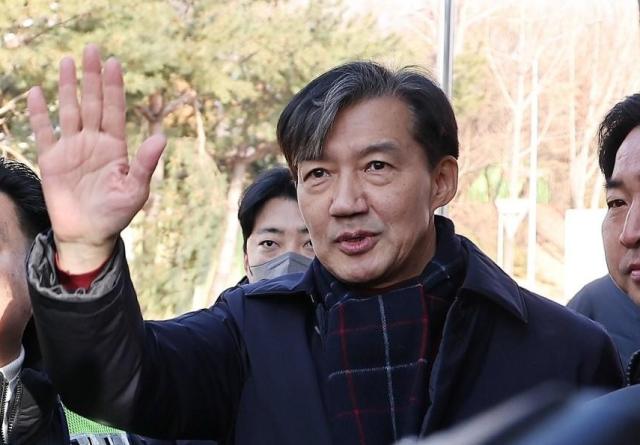 조국, 옥중서 "정권교체는 국민 승리…정치검사 감찰해야"