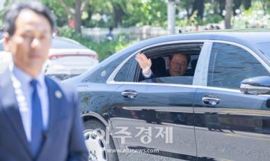 [포토] 대통령실로 향하는 이재명 대통령