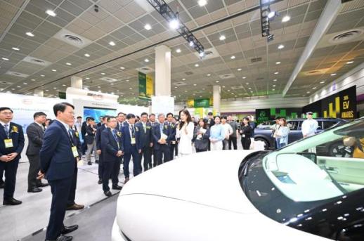 EV 트렌드 코리아, 올해의 전기차에 기아 EV4 선정