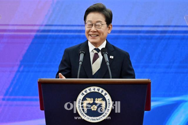 이재명 대통령이 4일 서울 여의도 국회에서 열린 제21대 대통령 취임선서식에서 연설을 하고 있다 사진아주경제 유대길 기자