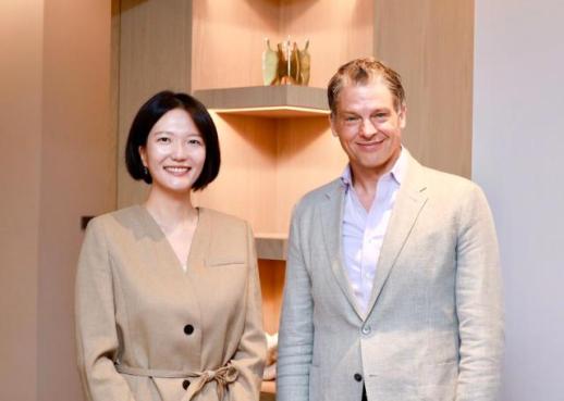 최수연 네이버 대표, 넷플릭스 CEO 만났다…네넷 대박 후속작 나오나