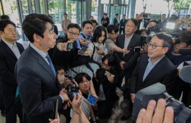 이훈기 의원 위약금 면제 책임 물 것…최태원 SK 회장 면담 불발
