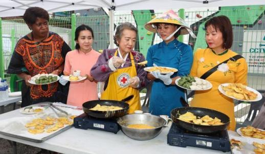 Hơn 70% người Hàn Quốc ủng hộ việc thúc đẩy hội nhập với người nhập cư