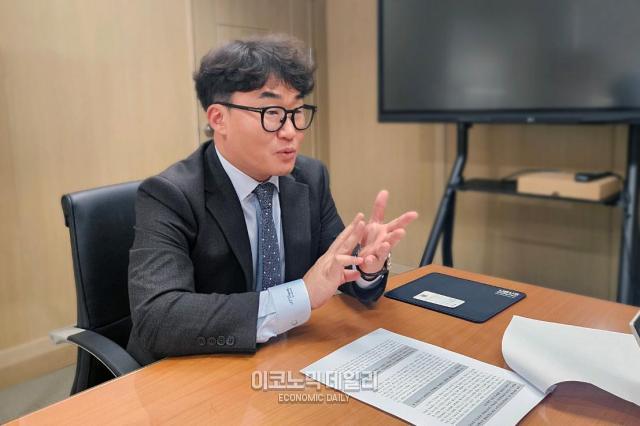 이한웅 부광약품 ETC마케팅 본부장이 신제품 레가덱스에 대해 설명하고 있다사진안서희 기자