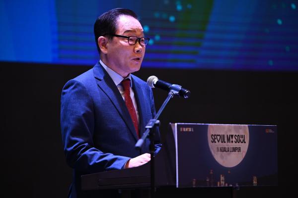사진4 2025 말레이시아 쿠알라룸푸르 설명회에서 환영사를 하고 있는 길기연 서울관광재단 대표이사 사진서울관광재단