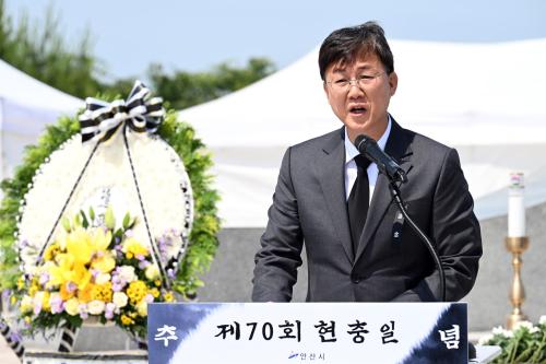 이민근 안산시장이 현충일 추념사를 하고 있다사진안산시