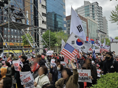李대통령 취임 첫 주말집회… 부정선거 vs 내란청산