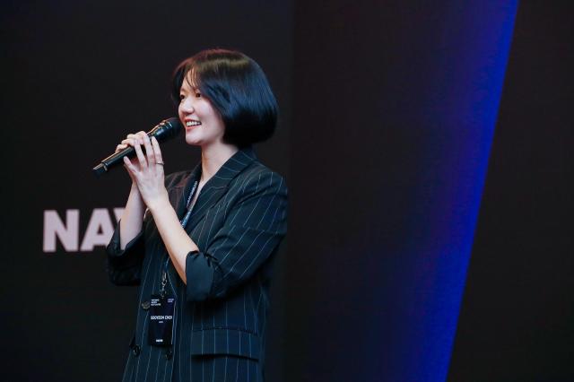 5일현지 시간 미국 실리콘밸리에서 네이버 최수연 CEO가 네이버 벤처스 네트워킹 행사에 참여해 환영인사를 전하고 있다사진네이버