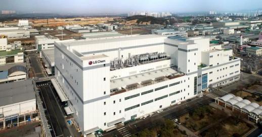 돈 되는 것 다 판다...롯데케미칼 이어 LG화학도 사업부 분할 매각 나서