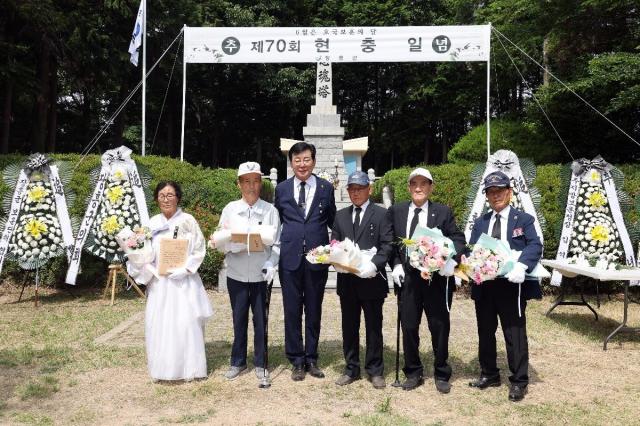 장흥군이 지난 6일 오전 예양공원 충원탑 광장에서 ‘제70회 현충일 추념식’을 거행했다사진장흥군
