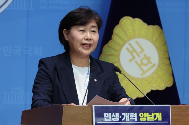 서영교 더불어민주당 의원이 5일 서울 여의도 국회 소통관에서 원대대표 출마를 선언하고 있다 사진연합뉴스