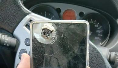 또 살렸다…갤럭시 S25, 우크라 전쟁터서 병사 생명 구해