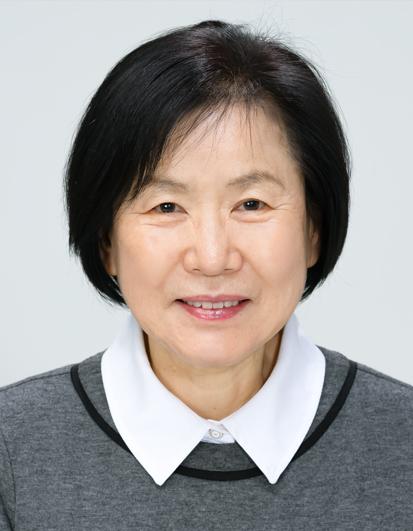 국가무형유산 자수장 보유자 김영이 씨 사진국가유산청
