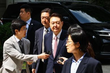 [포토] 윤석열, 대선 후 첫 포토라인…대선 결과 질문에 묵묵부답
