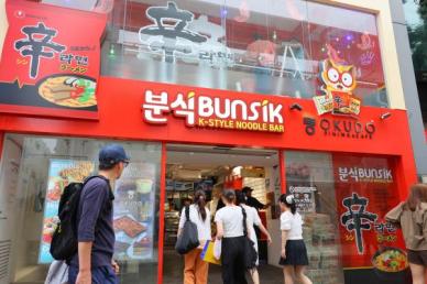 [포토] 농심, 일본 도쿄에 제품 체험공간 신라면 분식 열어