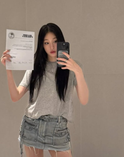 Shinsegae scion to debut in K-pop group