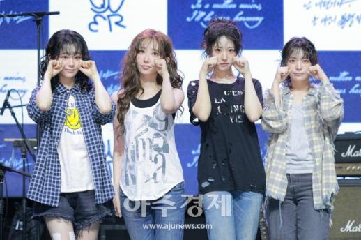 [포토] QWER, 난 네 편이야, 온 세상이 불협일지라도