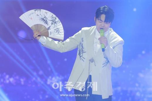 [포토] 박민수, 보름아 (더트롯쇼)