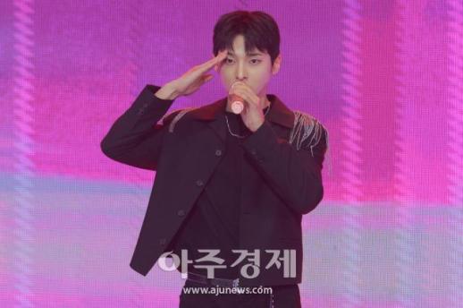 [포토] 성리, 필승! 전역을 신고합니다 (더트롯쇼)