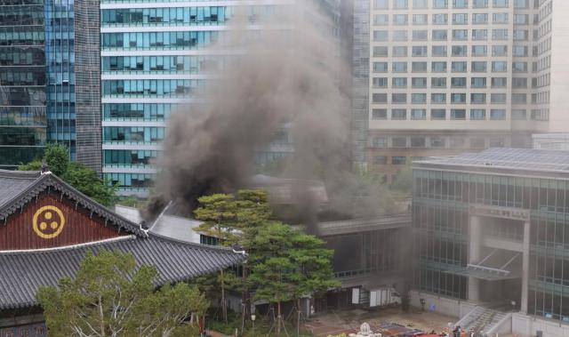Firefighters extinguish blaze near Jogyesa Temple in central Seoul