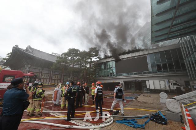 Fire breaks out at the Korean buddhist history and culture memorial hall at Jogyesa temple in Jongno Seoul on June 10 2025 AJP Han Jun-gu