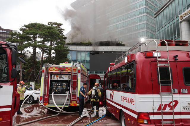 Fire breaks out at the Korean buddhist history and culture memorial hall at Jogyesa temple in Jongno Seoul on June 10 2025 AJP Han Jun-gu