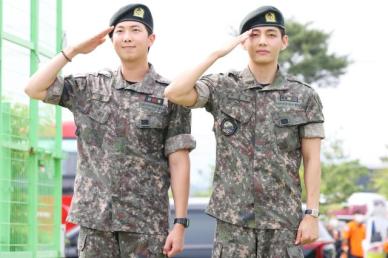 [포토] 전역 신고합니다 BTS RM·뷔 아미 품으로