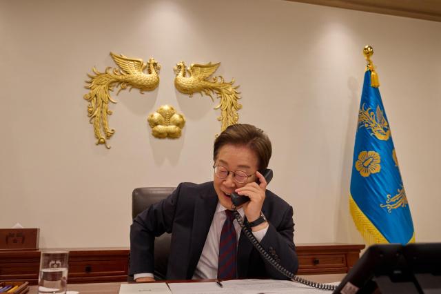 李在明同中国国家主席习近平通电话 