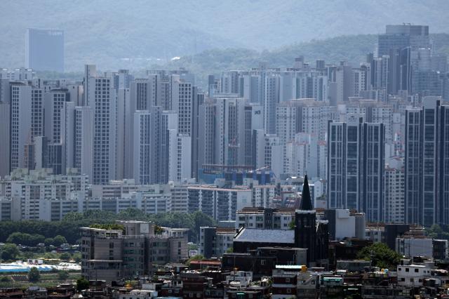 새 정부가 들어선 4일 서울 남산에서 바라본 아파트 등 모습 사진연합뉴스