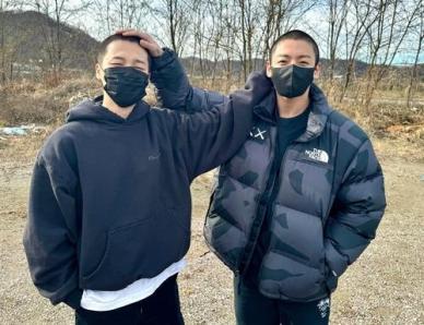 방탄소년단 RM·뷔 이어 지민·정국도 전역…6월 완전체 예고