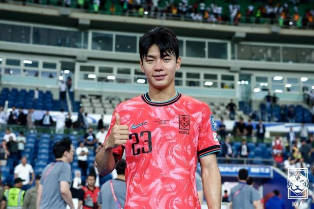 6일한국시간 이라크 바스라국제경기장에서 열린 2026 FIFA 북중미 월드컵 3차예선 한국 대 이라크의 경기 한국 전진우가 경기를 마친 뒤 기뻐하고 있다 사진대한축구협회
