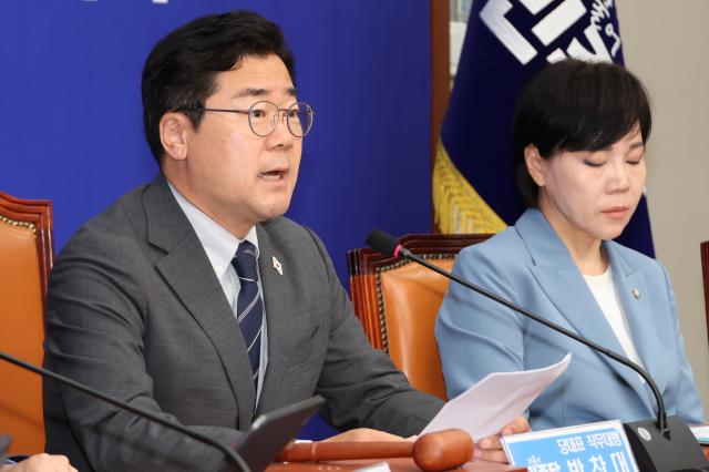 박찬대 더불어민주당 대표 직무대행 겸 원내대표가 11일 서울 여의도 국회에서 열린 최고위원회의에서 발언하고 있다 사진연합뉴스