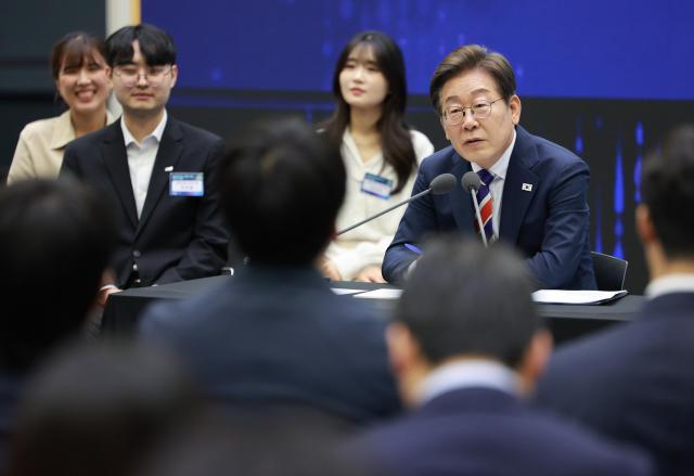 Lee confirms presidential watch plan, puts tradition back on track