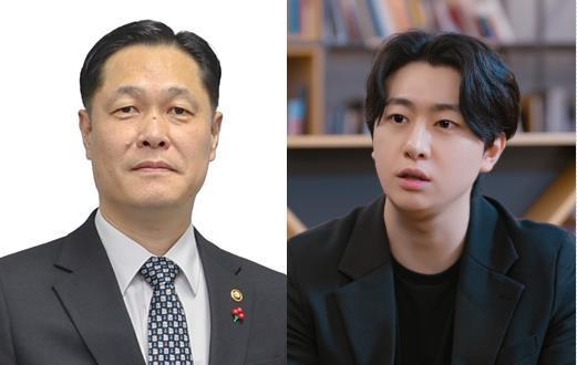 이희완왼쪽 국가보훈부 차관과 이한 전상군경 사진국가보훈부