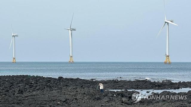 제주 한경면 탐라해상풍력발전 단지의 풍력 발전기 모습사진연합뉴스
