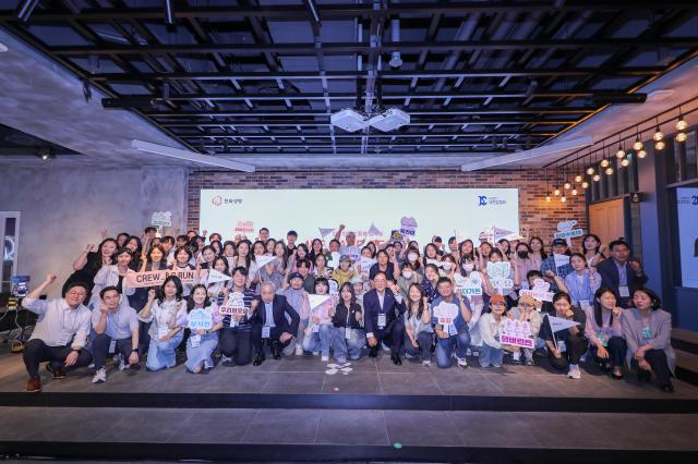 한화생명이 지난 10일 서울 서초구 드림플러스 강남에서 암경험청년 돌봄 캠페인 크루 2기 발대식을 개최했다 사진한화생명