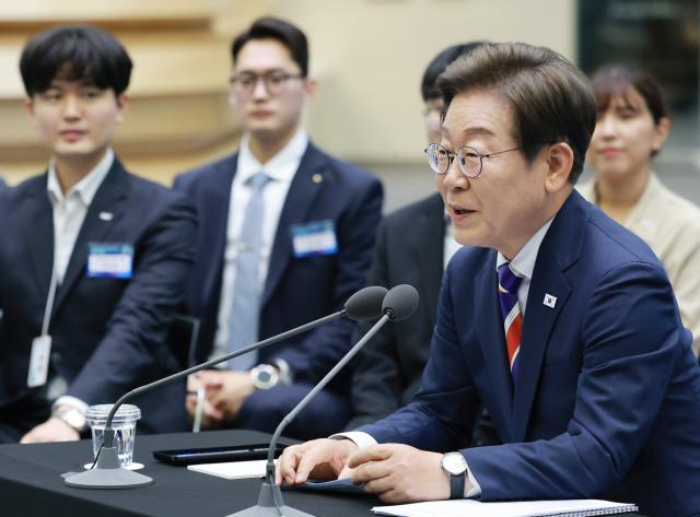 이재명 대통령이 11일 서울 영등포구 한국거래소에서 열린 주식시장 불공정거래 근절을 위한 현장 간담회에서 발언하고 있다사진연합뉴스