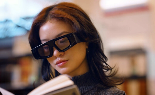 Snap to launch lighter, smarter AR glasses next year