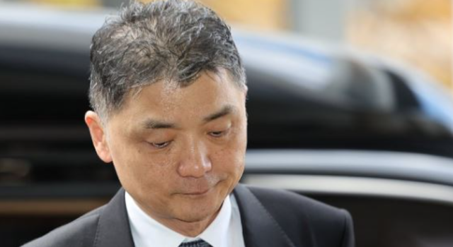Kakao founder Kim Beom-su arrives at Seoul Southern District Court in Yangcheon-gu Seoul on Nov 15th 2024 for his trial hearing Yonhap