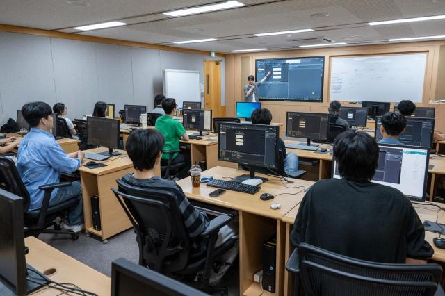 광양제철소가 직원들을 대상으로 RPA사무자동화교육을 진행하고 있다 사진광양제철소