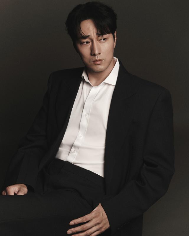 광장 주연 배우 소지섭 사진넷플릭스